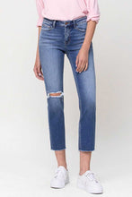 Load image into Gallery viewer, Mid-Rise Straight Crop Jeans
