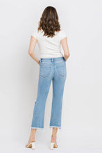 Load image into Gallery viewer, High Rise Frayed Hem Crop Straight Jeans
