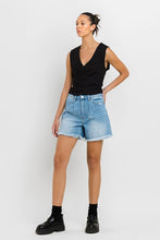 Load image into Gallery viewer, Super High Rise Pleats Shorts
