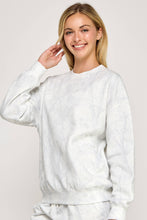 Load image into Gallery viewer, Fleece Camo Relaxed Fit Crew Neck Sweatshirt
