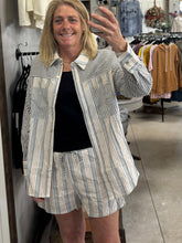 Load image into Gallery viewer, Stripe woven shorts
