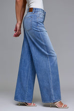 Load image into Gallery viewer, Medium Wash Clean Super Soft 33" Inseam Wide leg
