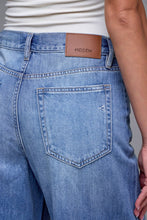 Load image into Gallery viewer, Medium Wash Clean Super Soft 33" Inseam Wide leg
