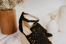 Load image into Gallery viewer, Juti Wedges in Black
