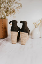 Load image into Gallery viewer, Juti Wedges in Black
