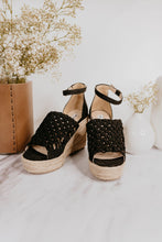 Load image into Gallery viewer, Juti Wedges in Black
